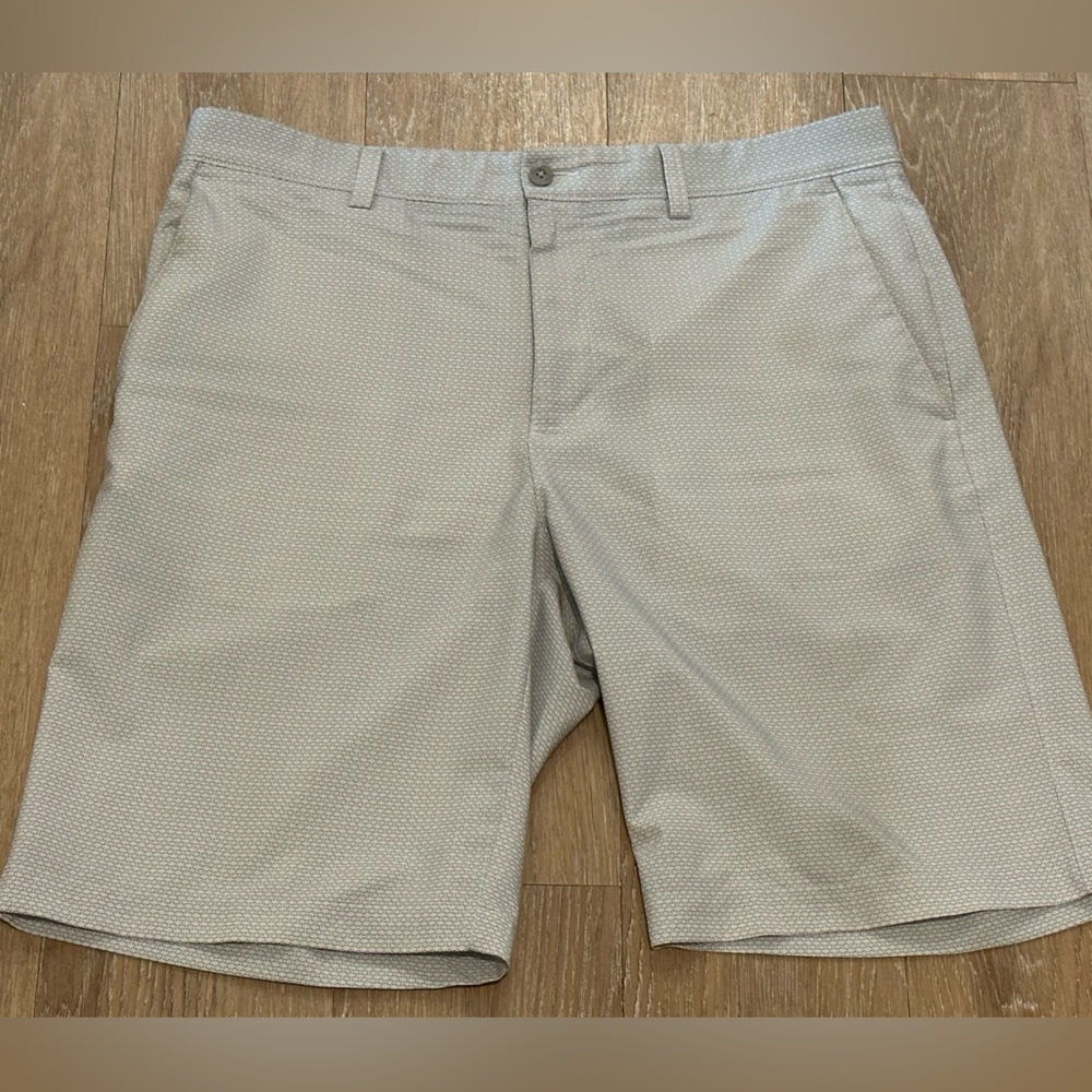 PGA Tour Golf Shorts Size 34